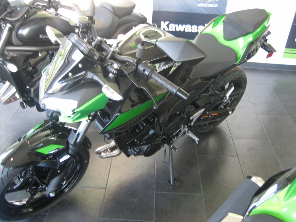 Kawasaki Z400 in grün**Mod. 2023** in Kammeltal