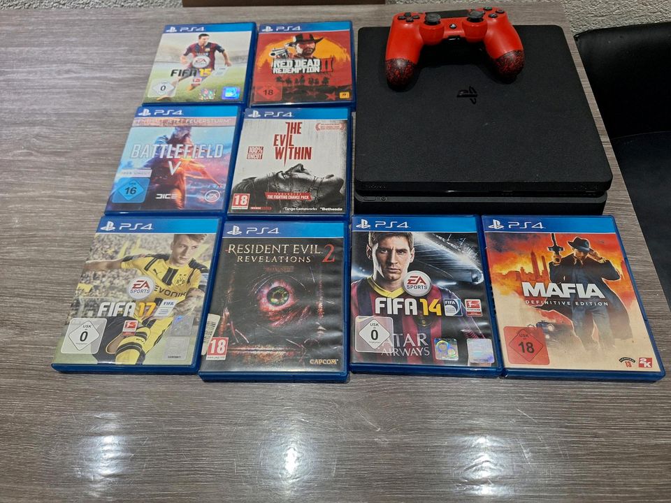 Playstation 4 mit 8 spiele und einen Controller. in Nürtingen