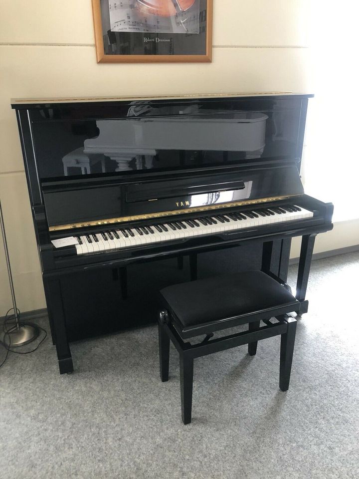 Klavier Yamaha U 3, H 131 cm, wie ne in Oberthulba