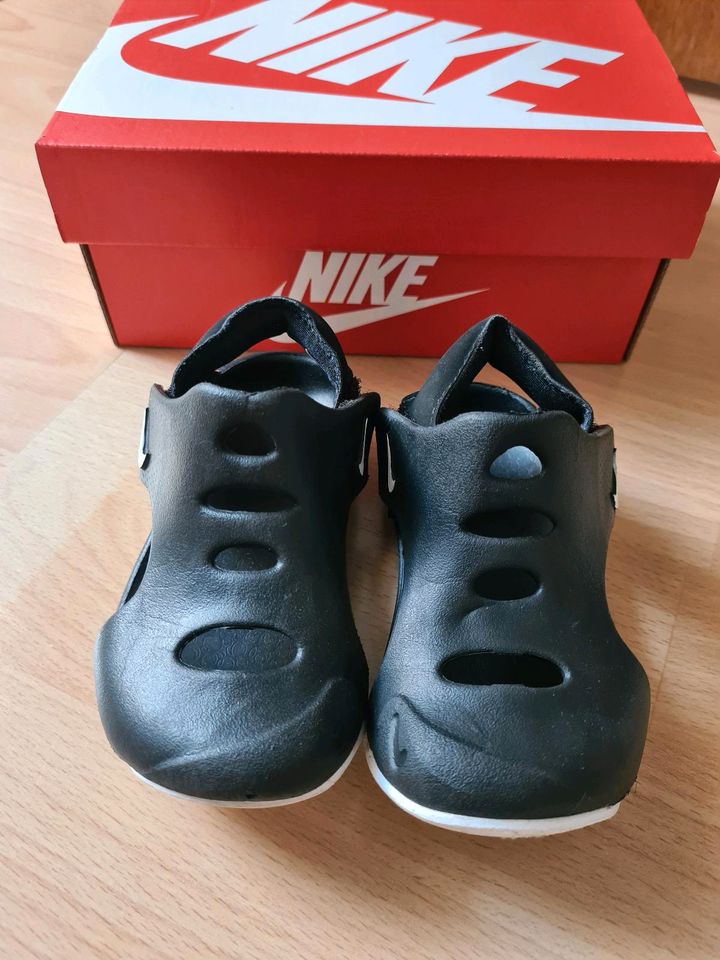 Nike Sandalen / Gr. 23,5 in Oberderdingen