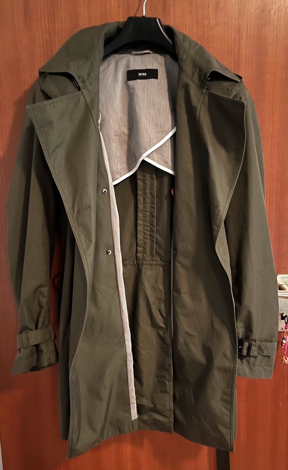 Trenchcoat Hugo Boss Gr. 52 olivgrün in Landshut