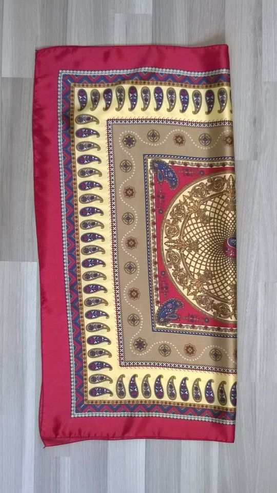 leichtes Tuch Halstuch Kopftuch rot gold Paisley und Muster Satin in Berlin