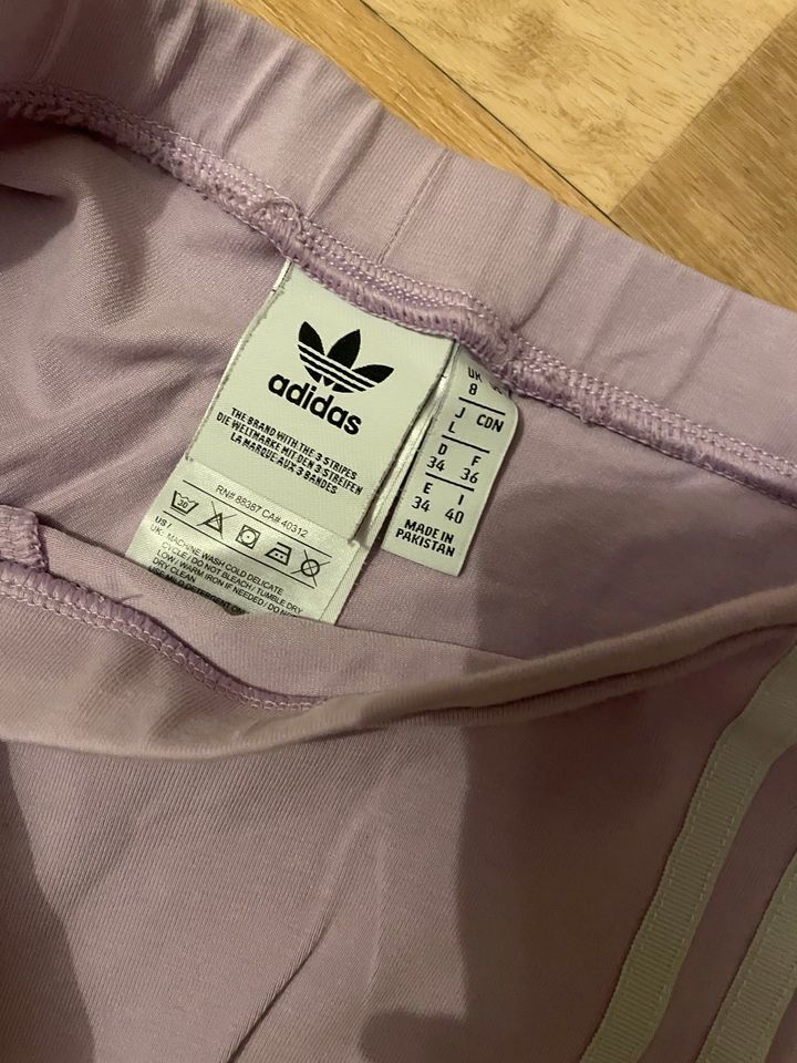 Adidas Leggings XS/S 3€ pro Stück Mangelhaft in Halle