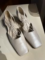 Gabor Pumps 41  bzw 7,5 Neu weiß perlmutt Brautschuhe Leder Nordrhein-Westfalen - Erkelenz Vorschau