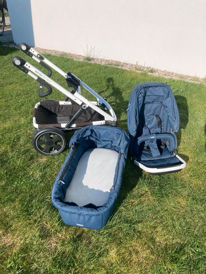 Britax Go Next mit viel Zubehör in Hamburg