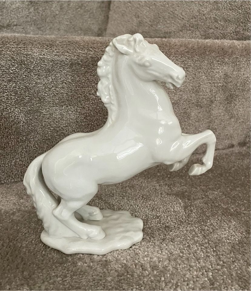 Deko Porzellan Figur Pferd weiß 19 x 17 cm in Hamburg