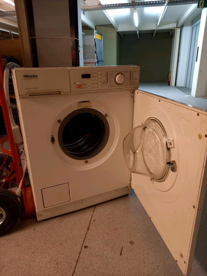 Miele Waschmaschine Unterbau Einbau in Wolfratshausen