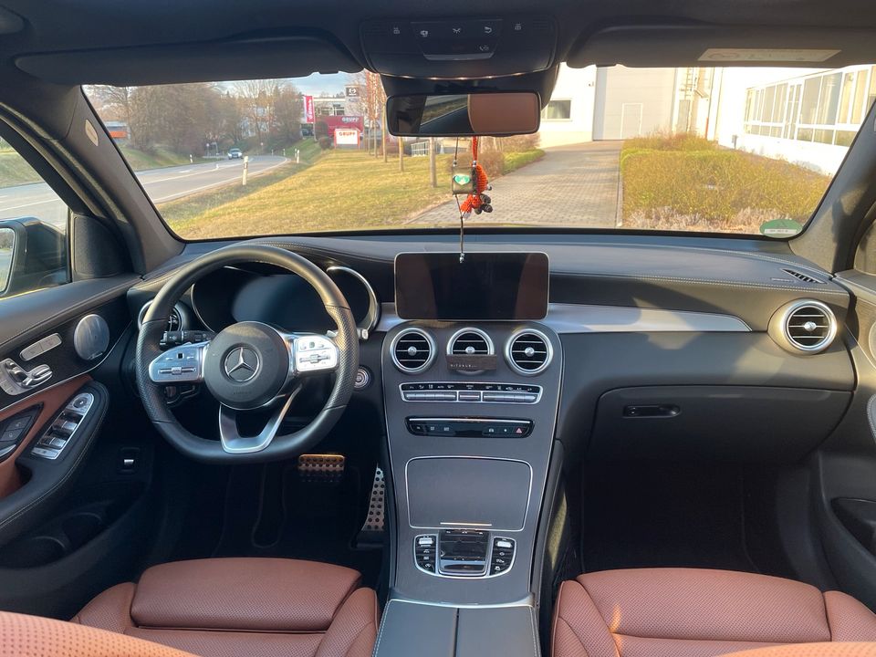 Mercedes Benz GLC 300d AMG-Line/Panorama/Keyless/Standheizung in Stuttgart