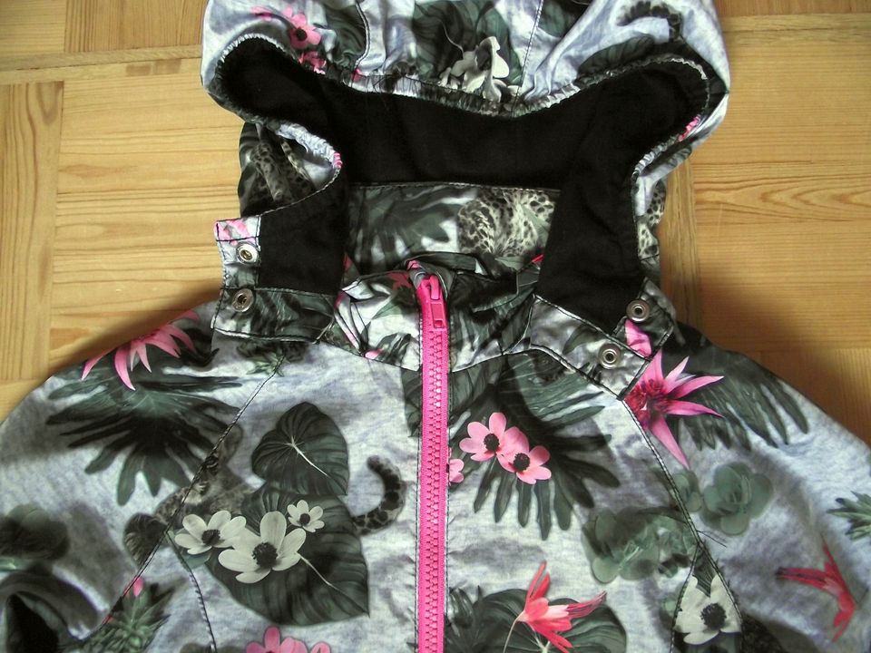 H&M Sommer-Jacke Windjacke Kapuze 122, grau Jaguar Tropenpflanzen in Suhl