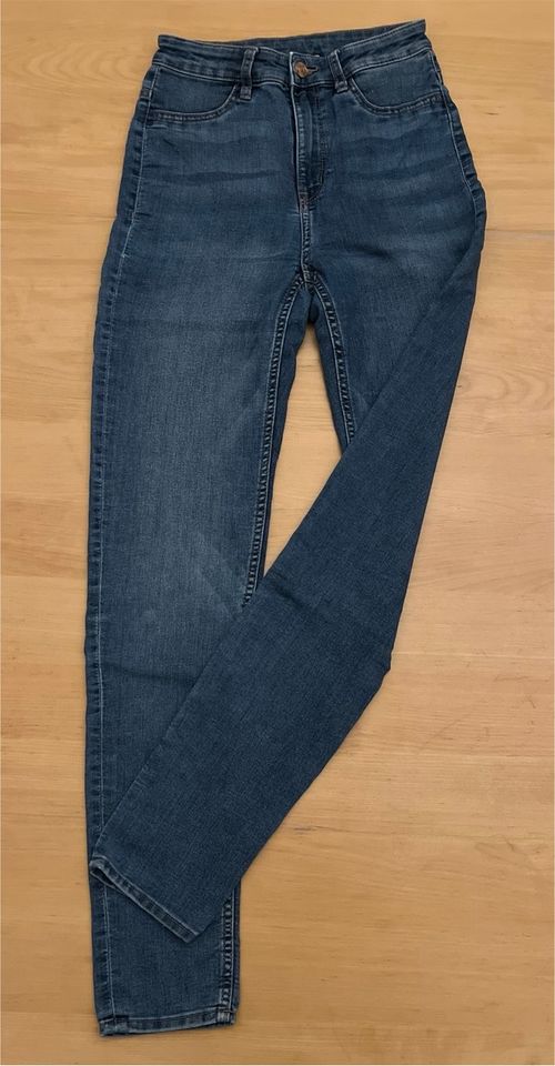 Jeans von H&M in Gr, 34 in Bremen