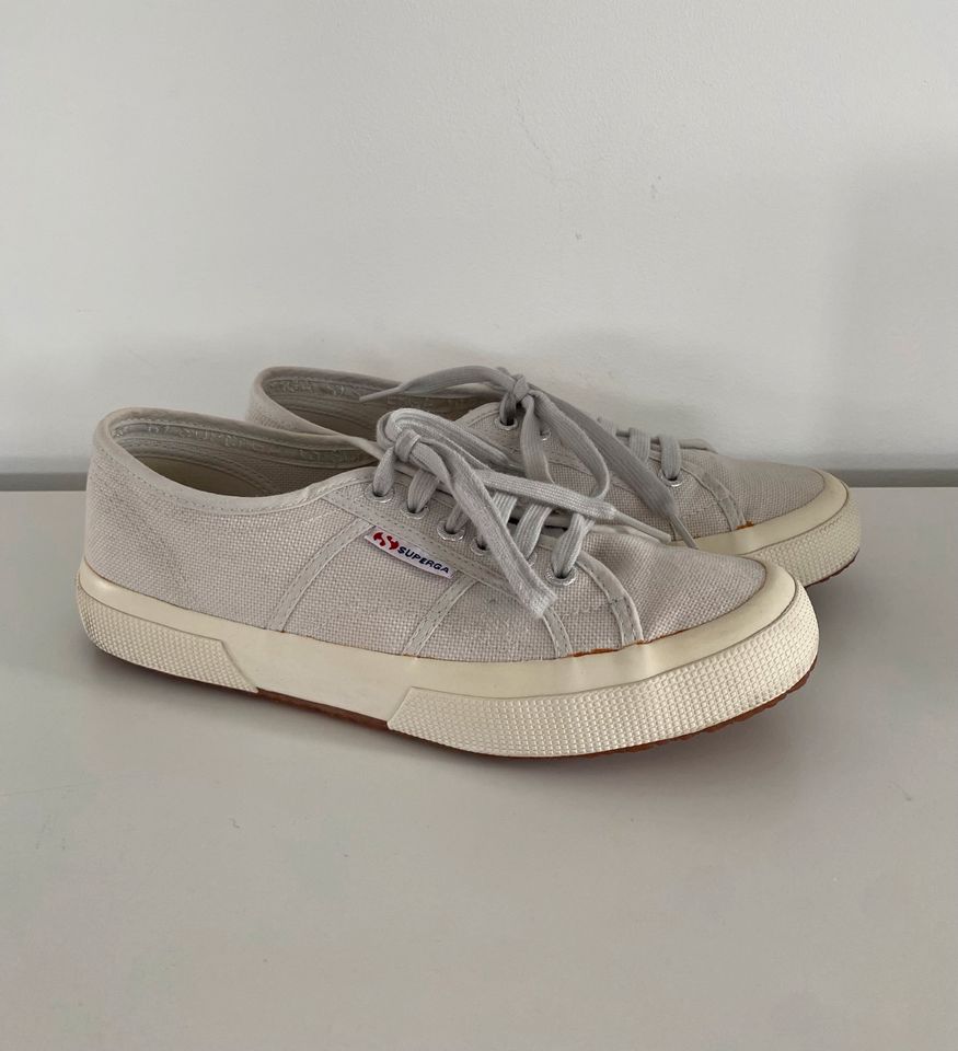 Superga Damensneaker in der Farbe Grey Ash in Groß-Gerau