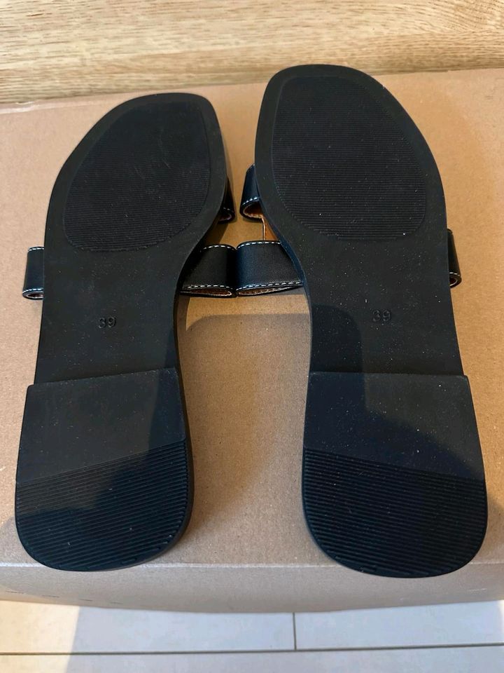 NEU***Sandalen gold, silber & schwarz Gr. 39 in Hamburg