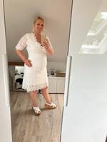 Kleid aus Spitze mit Unterrock in ivory/weiss Bremen - Hemelingen Vorschau