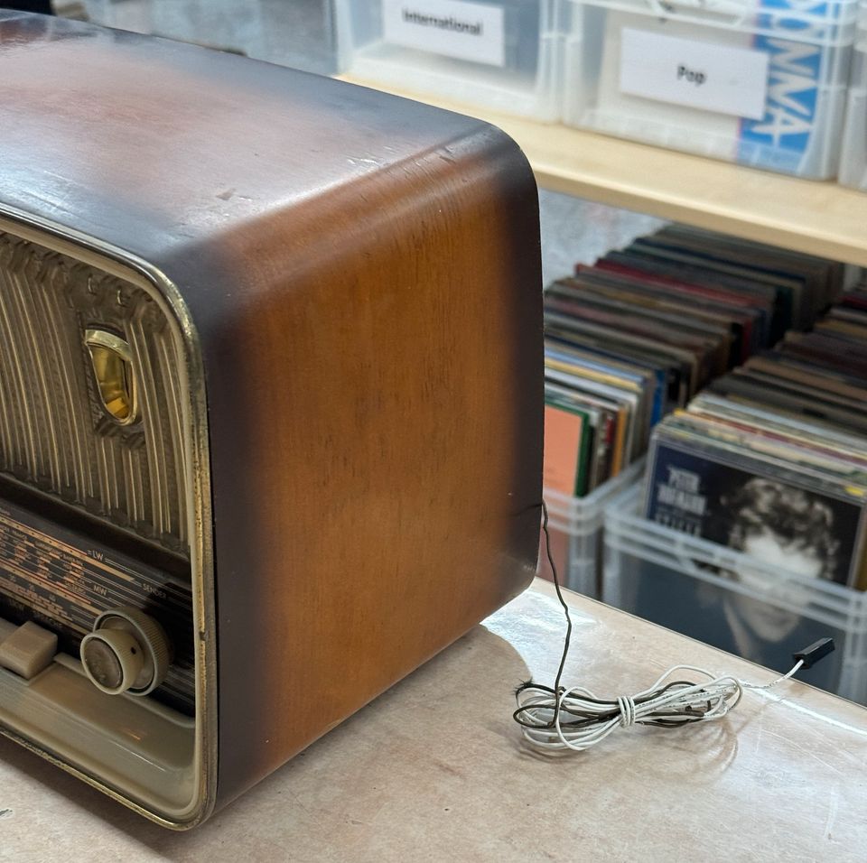 altes Radio Telefunken Jubilate 8 Röhrenradio funktioniert in Hof (Saale)