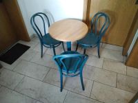 Holzstühle, Thonetart ,blau mit Tisch (massive Tischplatte) Hessen - Limeshain Vorschau