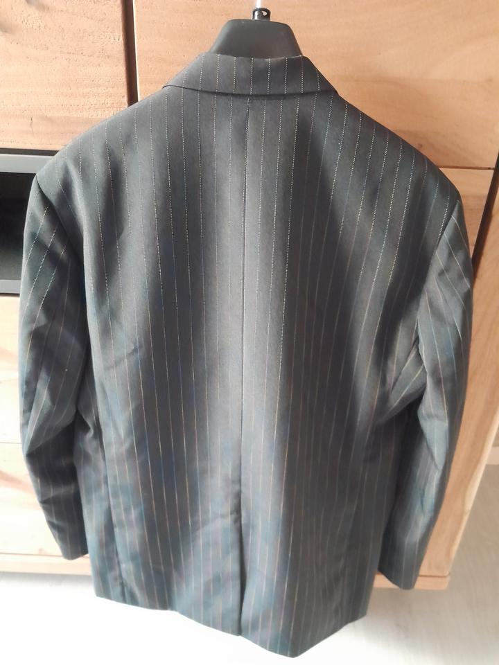 Herren Anzug , schwarz mit farbigen Längsstreifen, Gr. 48 in Ohrdruf