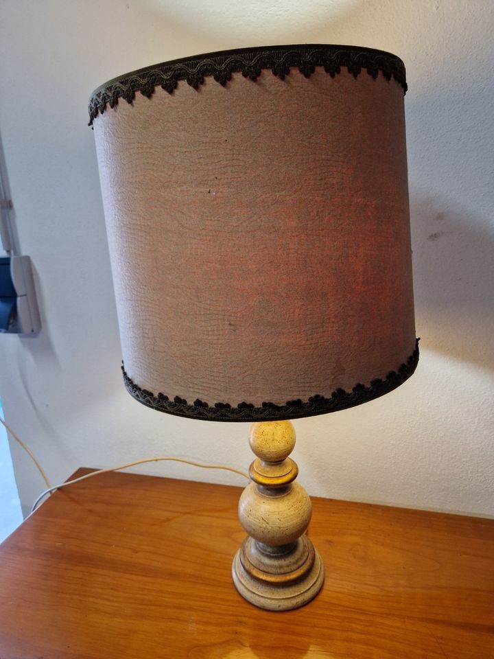 italienische Vintage Tischlampe, edle Lampe mit großem Schirm in Möhrendorf