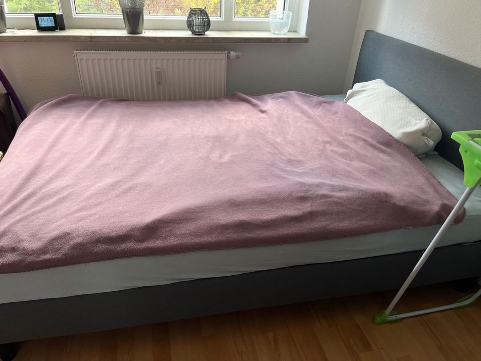 Ikea-Bett mit Matratze und Lattenrost in Peine