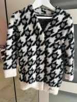 Kinderkleidung/ Guess Strickjacke Nordrhein-Westfalen - Engelskirchen Vorschau