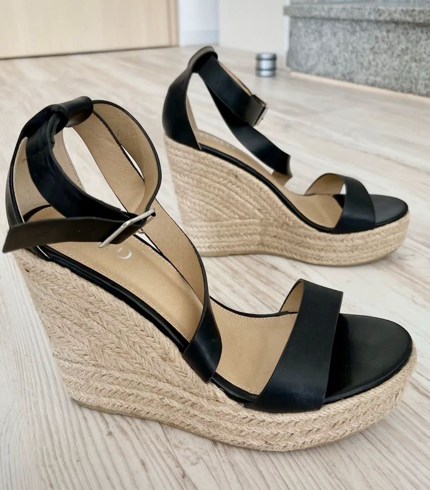 Schwarze & sexy Sommer RAID Keilabsatz Espadrilles Gr. 39 in Geisenfeld