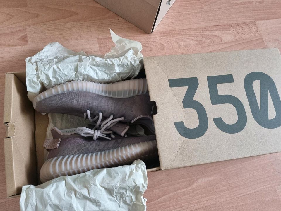 Adidas Yeezy Boost 350 V2 Monmis 43 1/3 in Paderborn