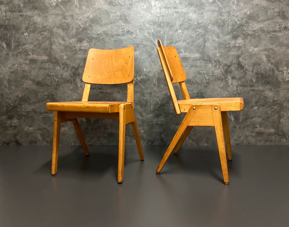 Gebrauchte Holzstühle Vintage Stühle Retro Stapelstühle Bauhaus in Frankfurt am Main