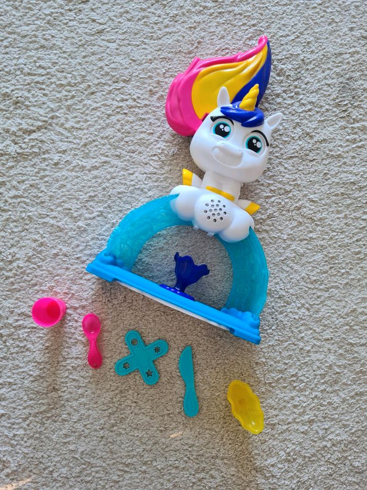 Play-Doh buntes Einhorn Softeis-Set in Oberursel (Taunus)