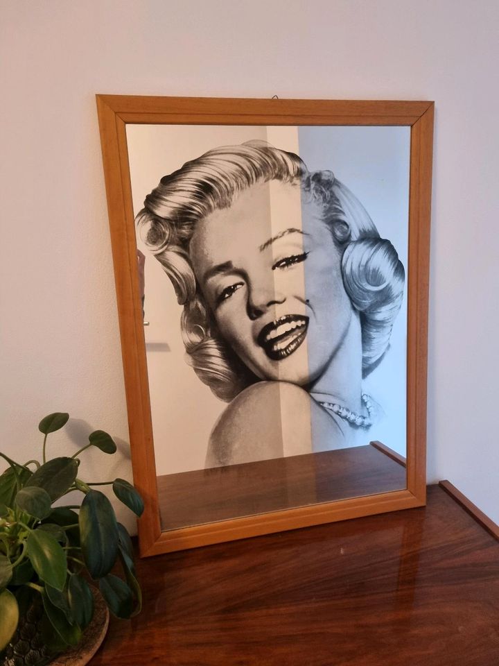 Vintage Spiegel mit Marilyn Monroe Porträt in München