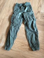 H&M Cargo Hose Olive Gr 122 Mecklenburg-Vorpommern - Wesenberg Vorschau