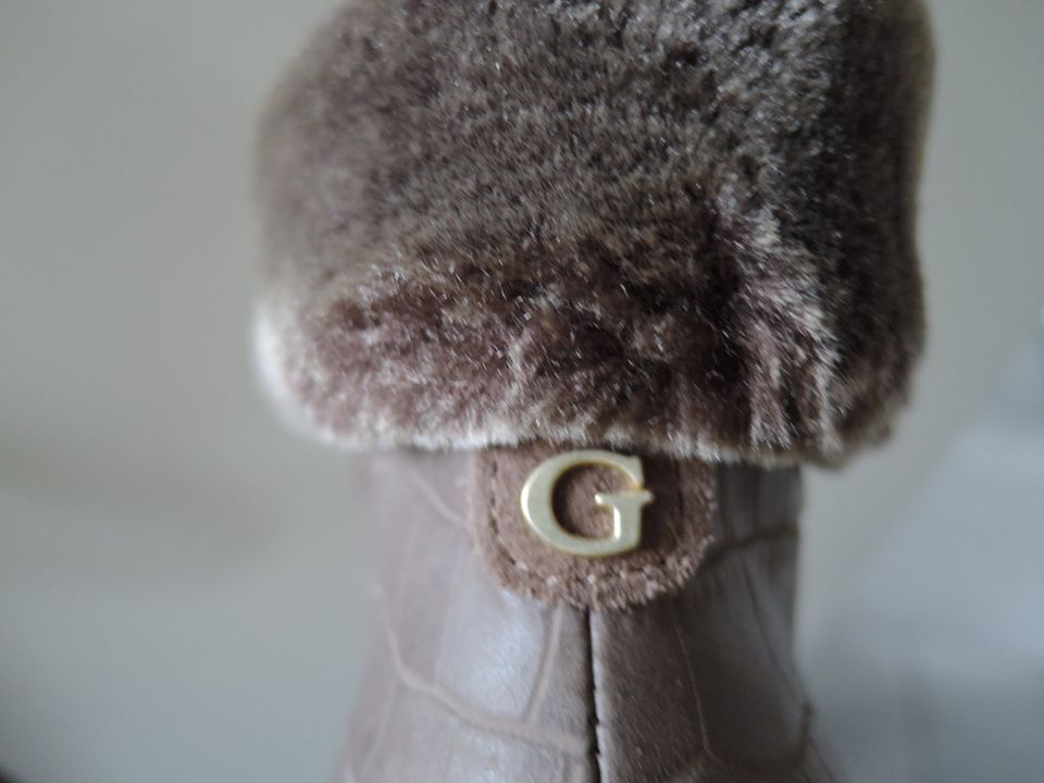 Guess Wildleder Stiefelette Keilabsatz Fell beige taupe glitzer in Rommerskirchen