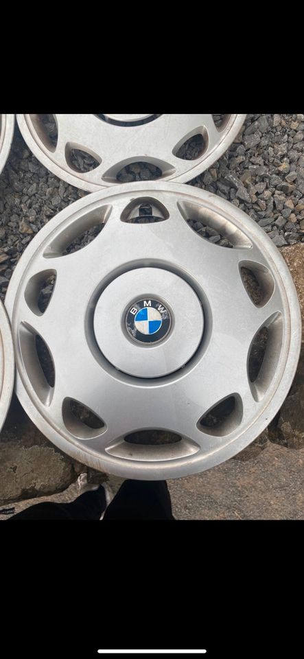 BMW 15 Zoll Radkappen in Höxter