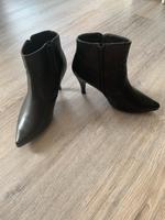 Arizona Damen Stiefeletten Leder Schwarz Absatz Gr. 40 w. Neu Niedersachsen - Schiffdorf Vorschau
