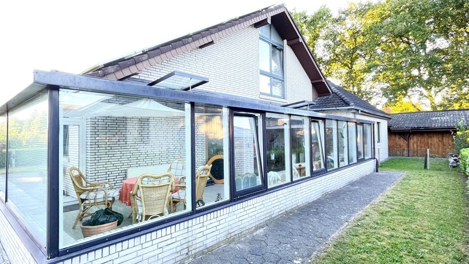 Zentrale Lage! Großzügig Wohnen über 2 Etagen... Mit PV, großem Carport, Wintergarten, 3 Bäder... in Westoverledingen