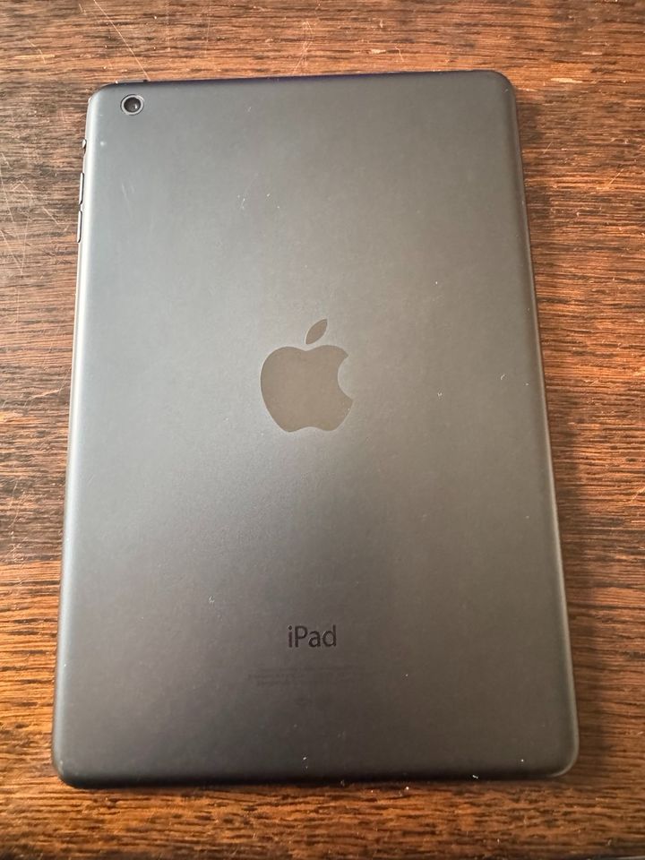 iPad Mini 1. Generation 16GB spacegrau/schwarz, guter Zustand in Aldingen