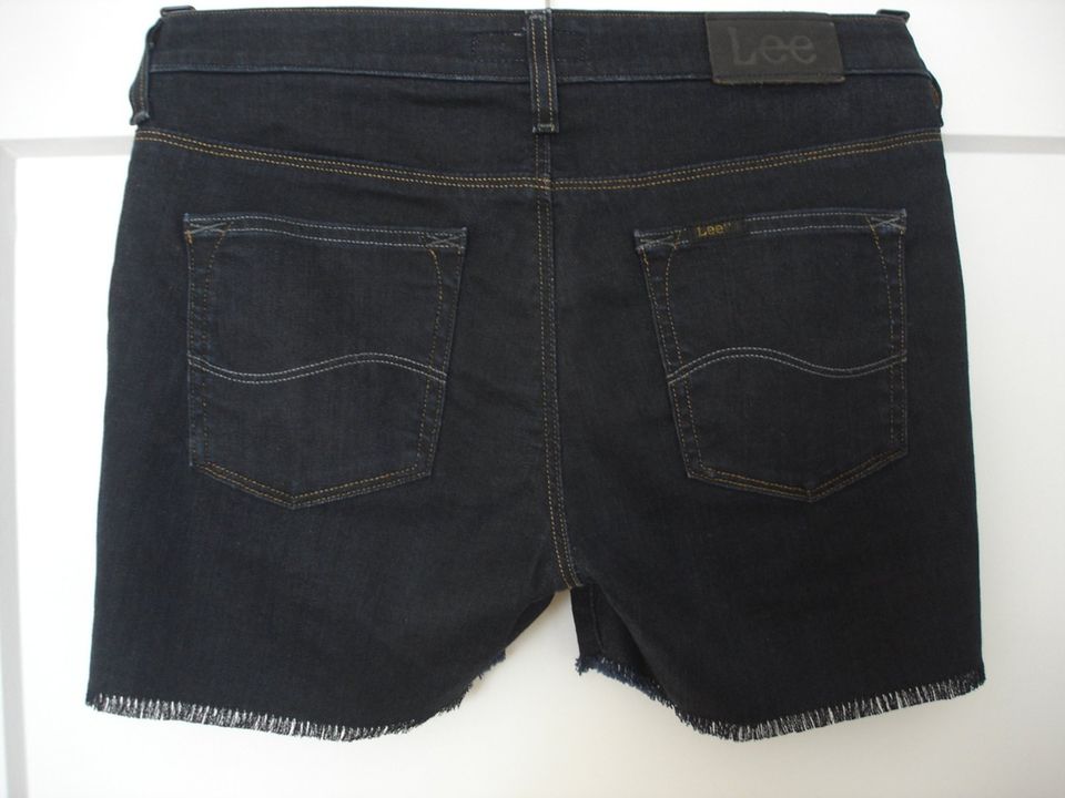 LEE Jeans Shorts Bermudas Hüftjeans Gr. S, 27, 28 schwarz NEUwert in Berlin