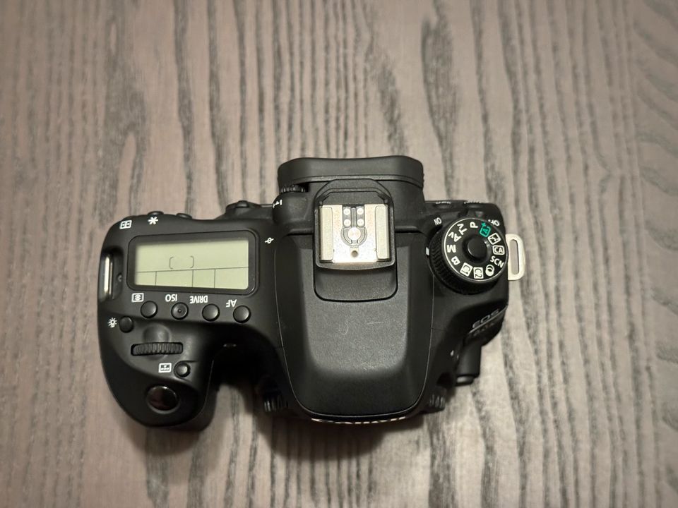 Canon EOS 80D mit 3 Objektive + 4 Filter (nur 7.800 Auslösungen) in Engstingen