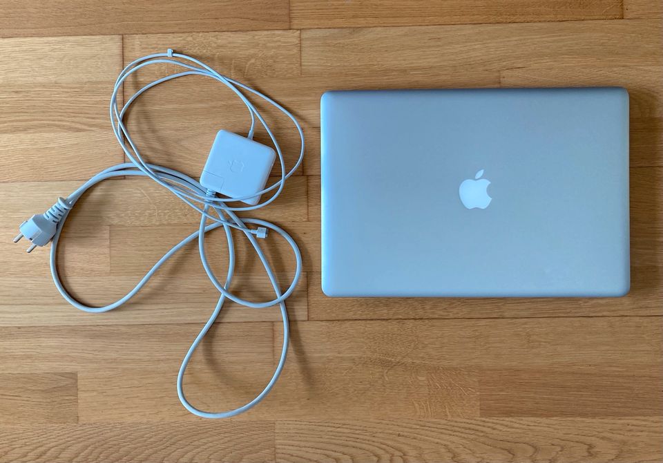 Apple MacBook Pro von 2009 sehr guter Zustand in Nieder-Olm