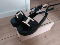 Italienische Sandalen Größe 41 schwarz Gold neu Nordrhein-Westfalen - Arnsberg Vorschau