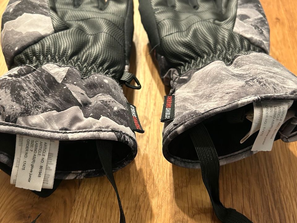 Ziener skihandschuhe Größe 7 - passende Hose & Jacke zu verkaufen in Taunusstein