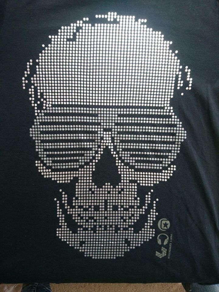 Shirt langärmlig Langarm dünn Pullover 182 Totenkopf Skull C&A in Dresden