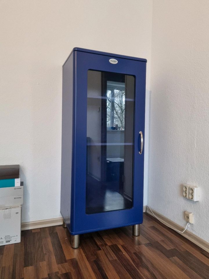 Blaue Malibu Vitrine/Schrank (Retro) zu verkaufen in Berlin