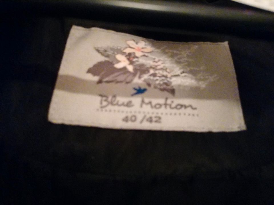Gr. 40/42, schwarze Jacke mit Fellkapuze, BlueMotion in Nußbaum