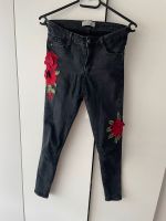 Damen Jeanshose Hose mit Rosenmuster Nordrhein-Westfalen - Rheinberg Vorschau