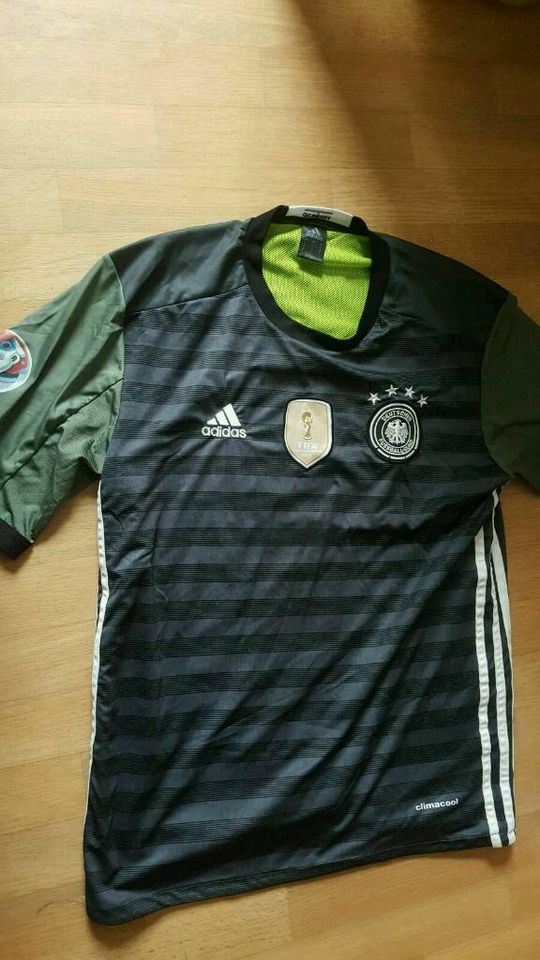 2 schöne Adidas Deutschland EM Trikots Shirts Größe L u. 176 in Passau