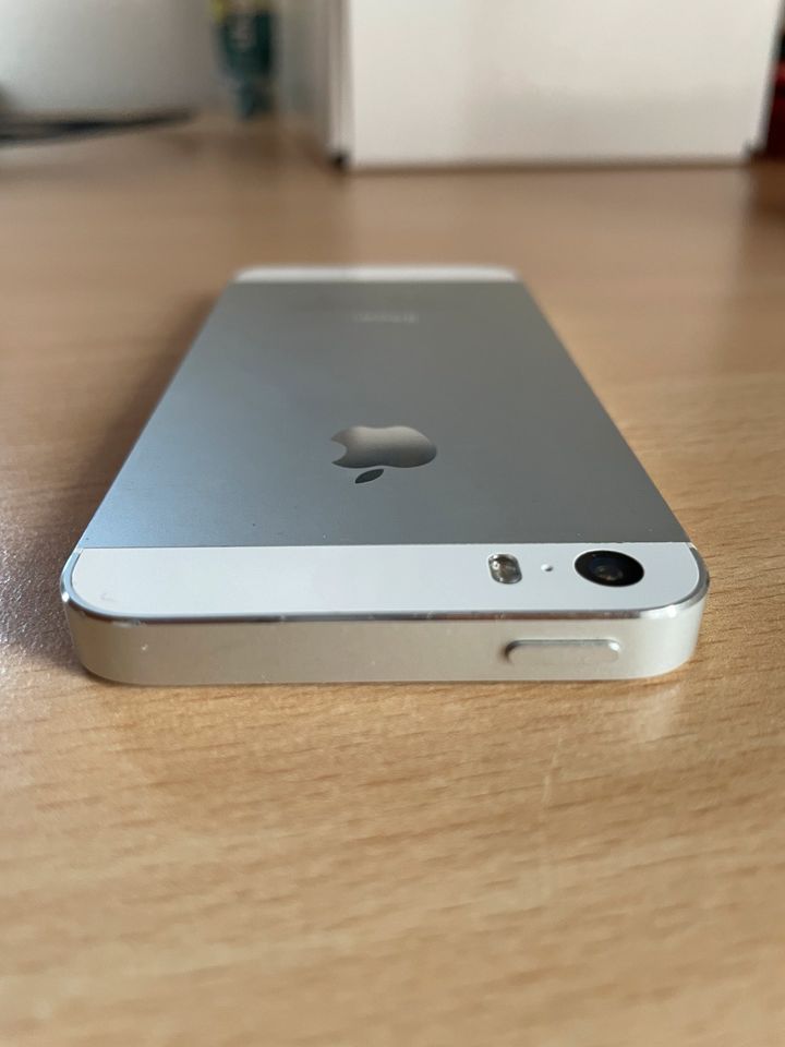 IPhone 5s weiß/silber (defekt) in Sindelfingen