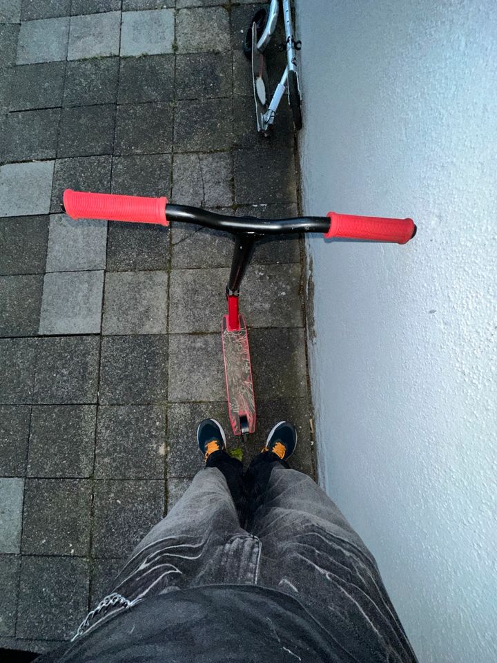 Hudora Stunt Scooter in Rot zu verkaufen in Düsseldorf