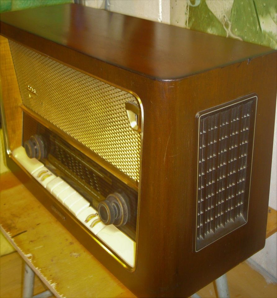 Grundig (Radio-Vertrieb, RVF, Radiowerke) Musikgerät 2068 in Klingenmünster