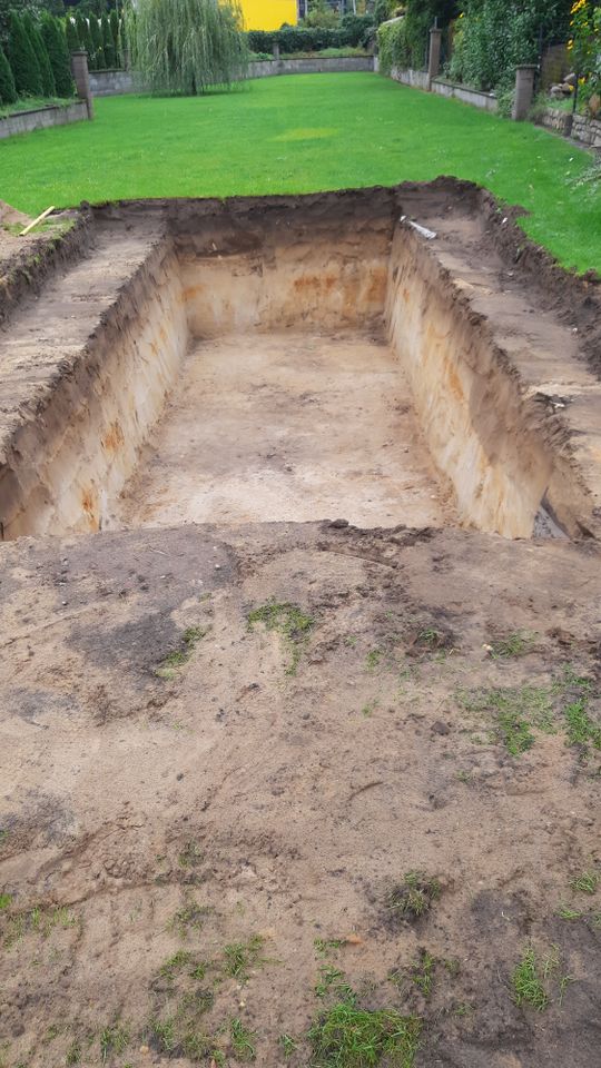 Baggerarbeiten   Tiefbau     Pool ausheben in Velten