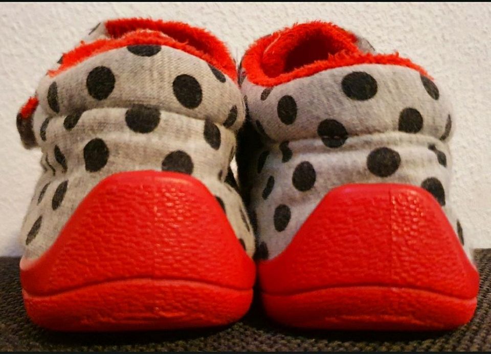 Hausschuhe Pantoffeln Badeschuhe Minnie Mouse REGENBOGEN HERZ 27 in Alsenz