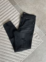 Jeans mit Cutouts / Neu Brandenburg - Großbeeren Vorschau